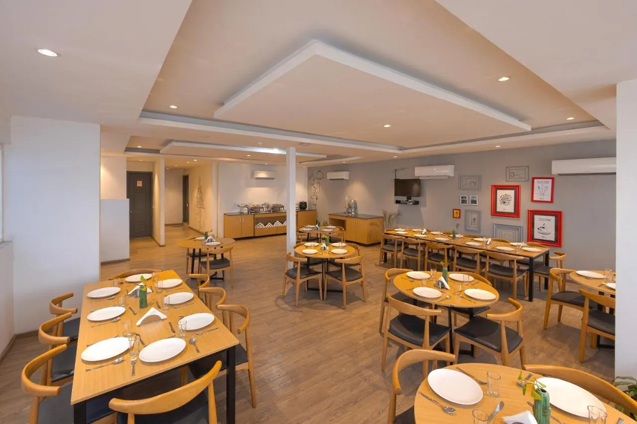 Hotel The Grand Tashree At Delhi Airport Nuova Delhi
